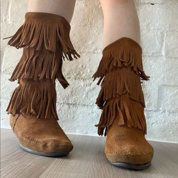 Urban Outfitters Shoes - Minnetonka Fringe Boots EUC